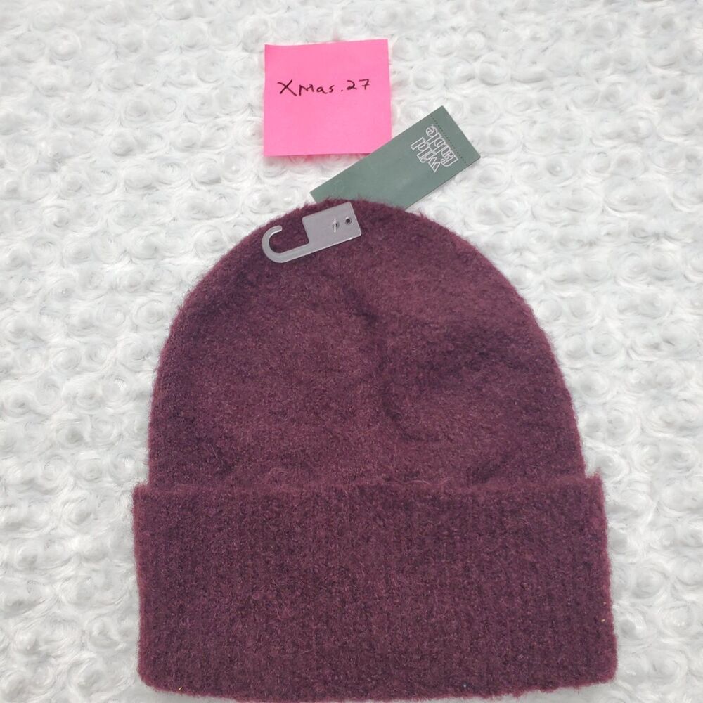 Wild Fable Womens Fuzzy Knit Cuffed Beanie Hat Burgundy Maroon One Size NWT